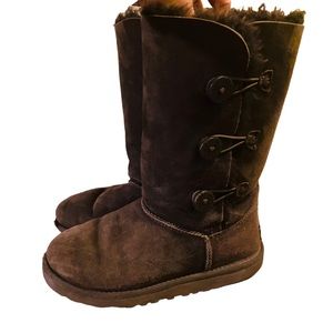 ⭐️ UGG Triple Button Boots